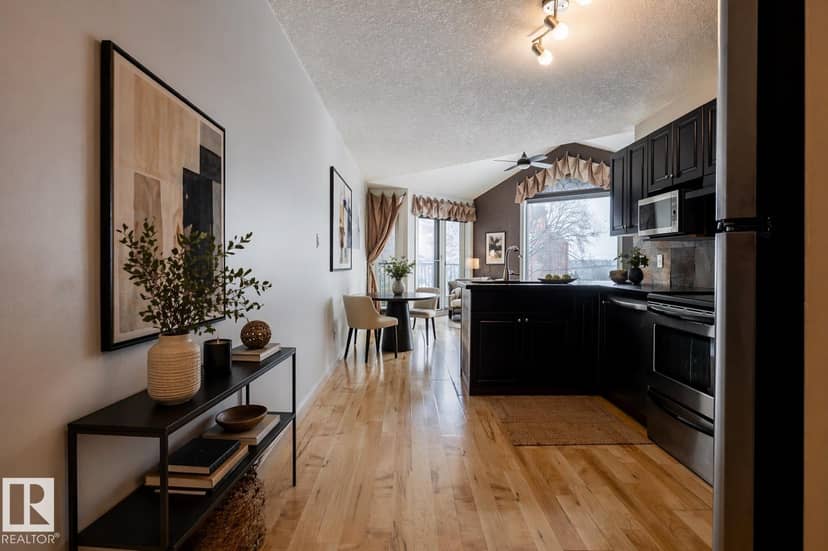 #304 9336 Jasper Av NW, Edmonton, photo 2