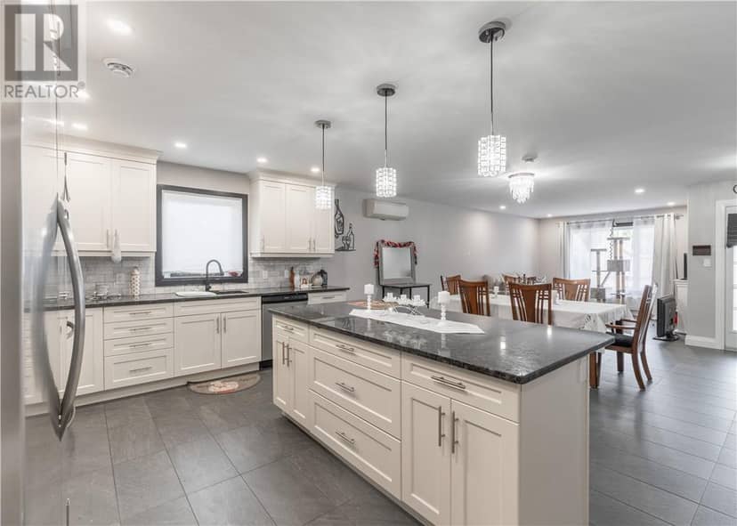 568 Howey Drive — photo 4 of 28