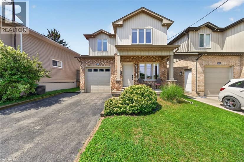 17 GRANTHAM Avenue S — photo 1 of 40