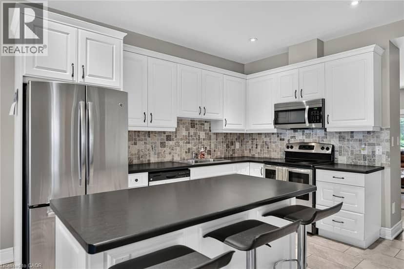 17 GRANTHAM Avenue S — photo 12 of 40