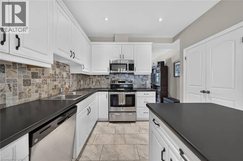 17 GRANTHAM Avenue S — photo 15 of 40
