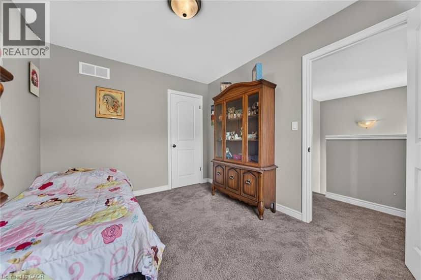17 GRANTHAM Avenue S — photo 34 of 40