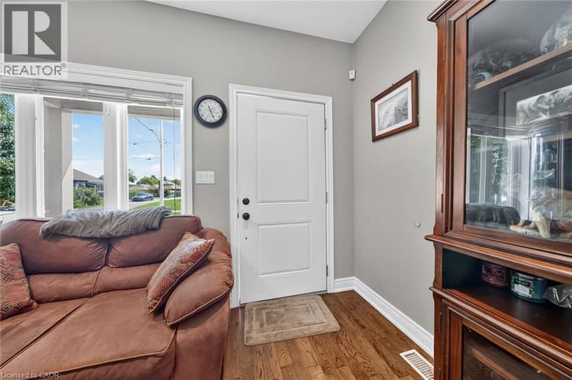 17 GRANTHAM Avenue S — photo 4 of 40