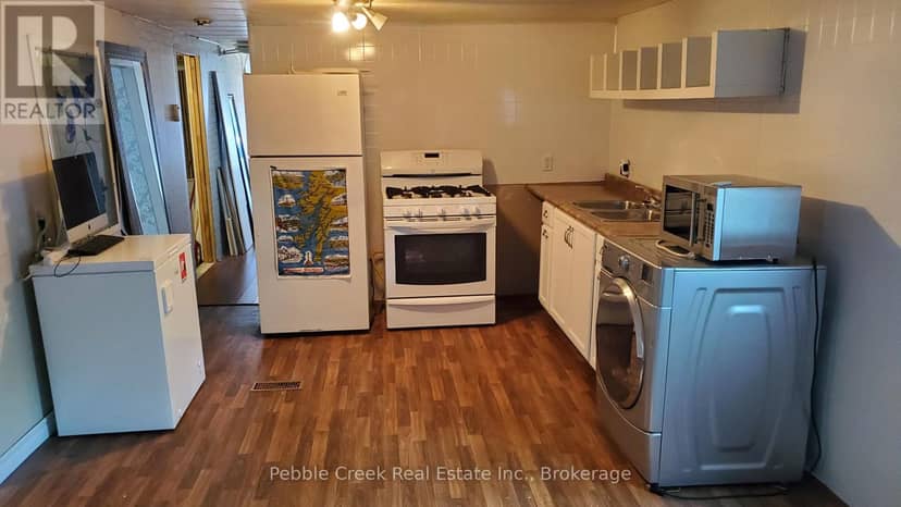 Unit #3 - 9951 Northville Crescent — photo 9 of 12