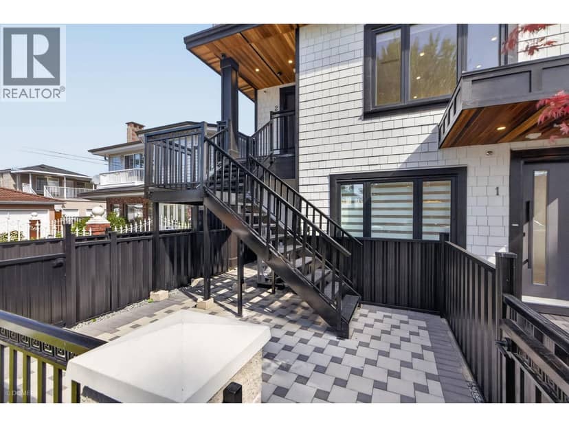 2 2035 51ST STREET, Vancouver