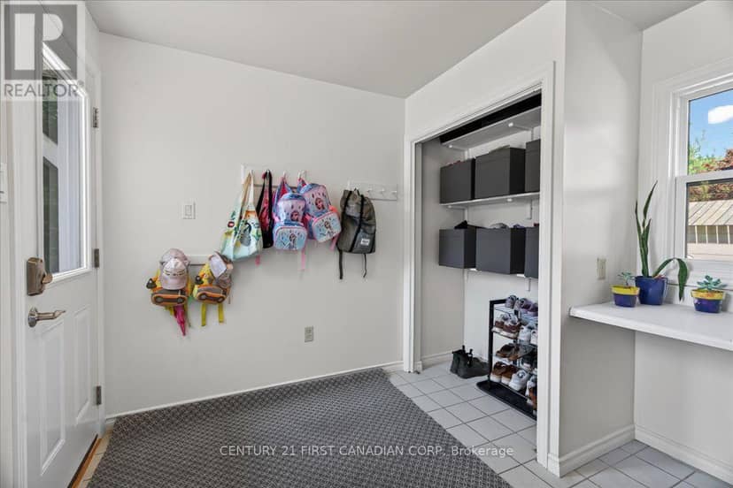 248 Ardsley Crescent — photo 11 of 36