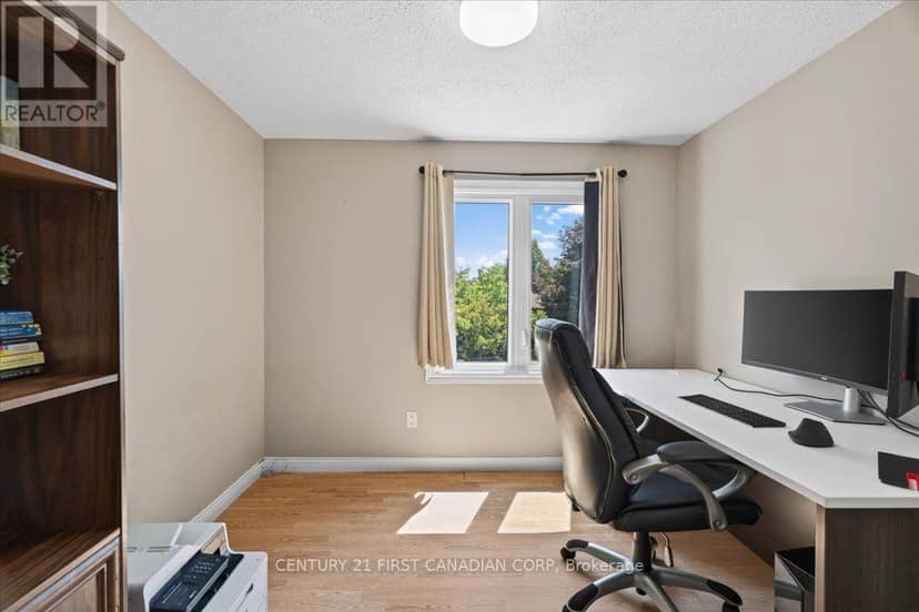 248 Ardsley Crescent — photo 16 of 36