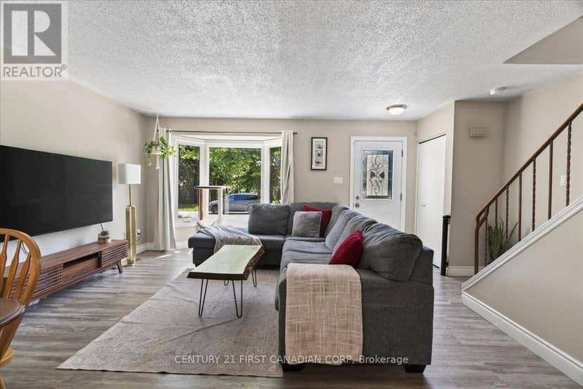 248 Ardsley Crescent — photo 6 of 36