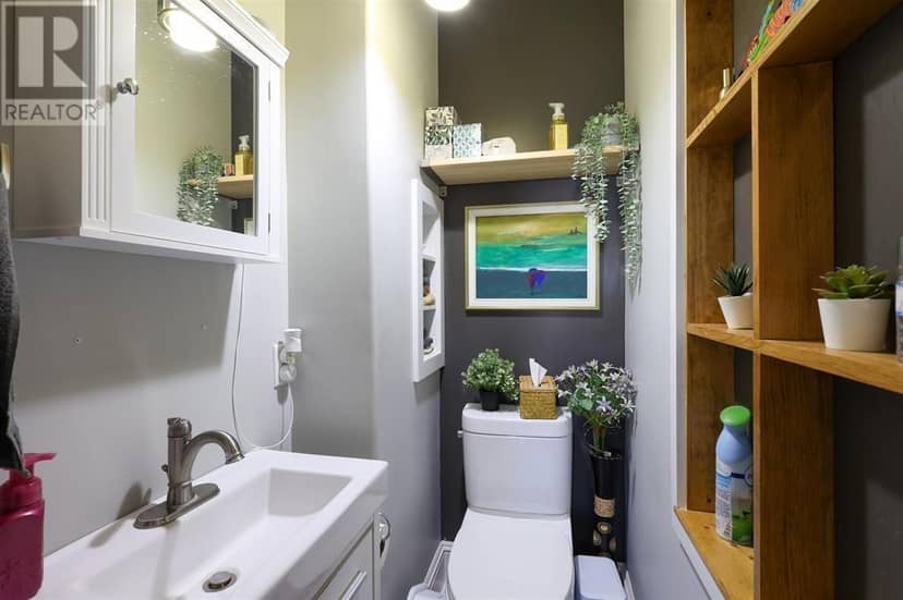 250-252 Central Street — photo 18 of 40