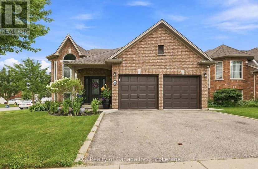 17 Varley Crescent — photo 2 of 40