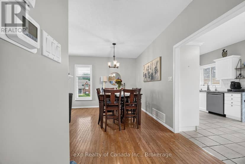 17 Varley Crescent — photo 23 of 40