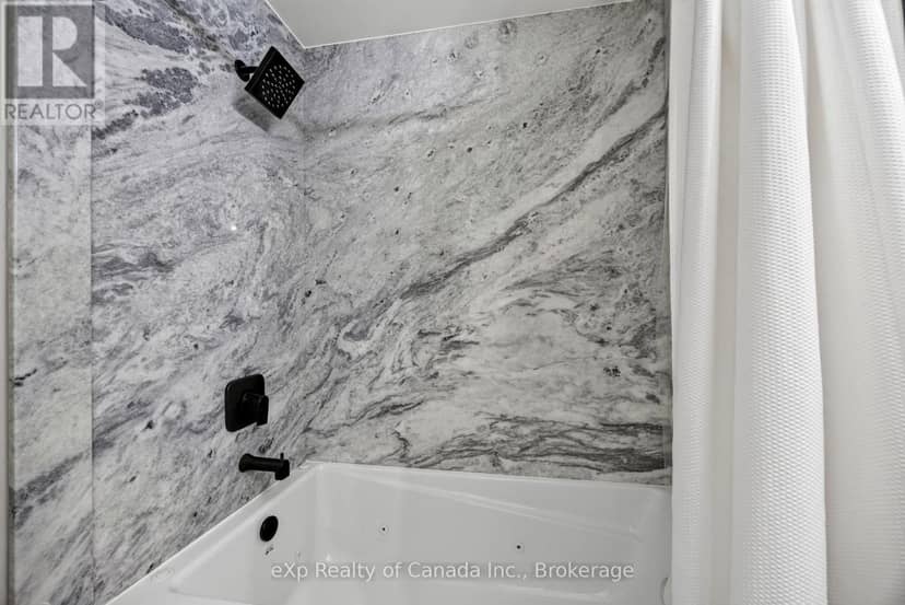 17 Varley Crescent — photo 32 of 40