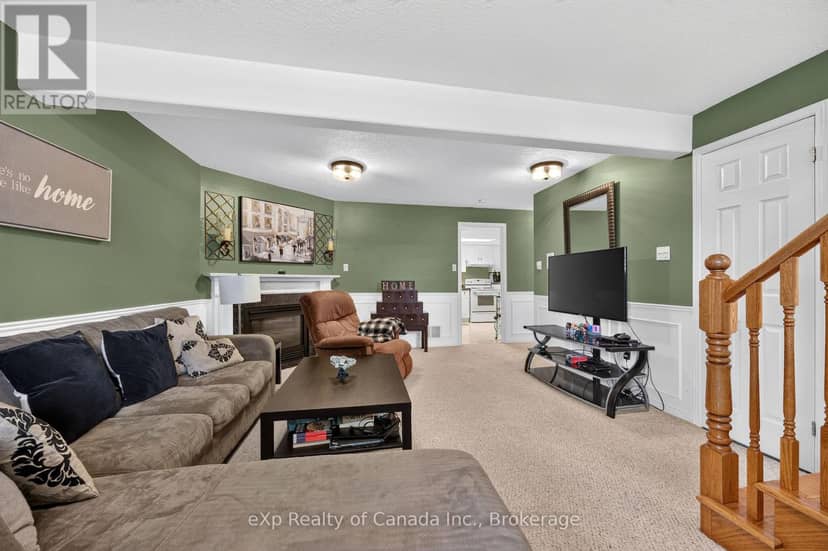17 Varley Crescent — photo 36 of 40