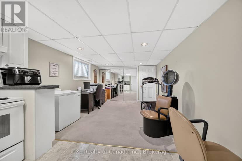 17 Varley Crescent — photo 37 of 40