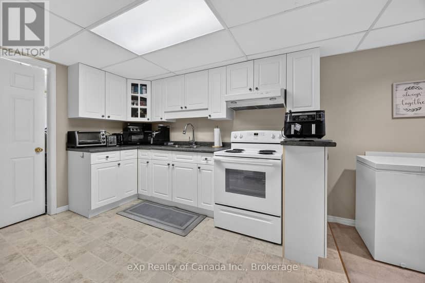 17 Varley Crescent — photo 39 of 40