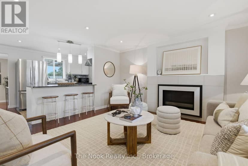 7 Pineridge Crescent — photo 10 of 39