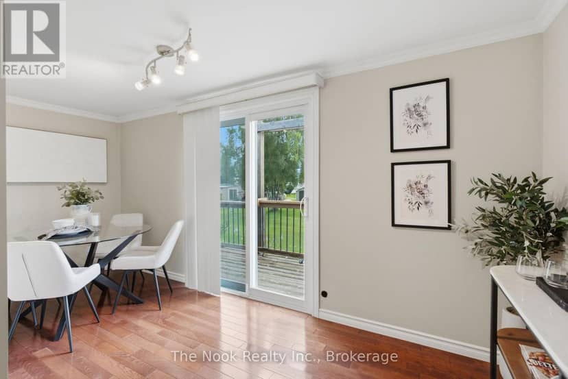 7 Pineridge Crescent — photo 13 of 39