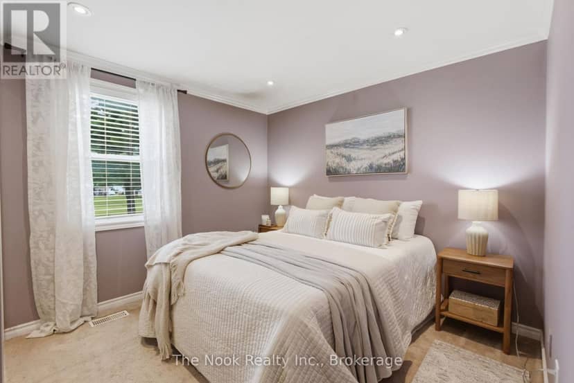 7 Pineridge Crescent — photo 15 of 39