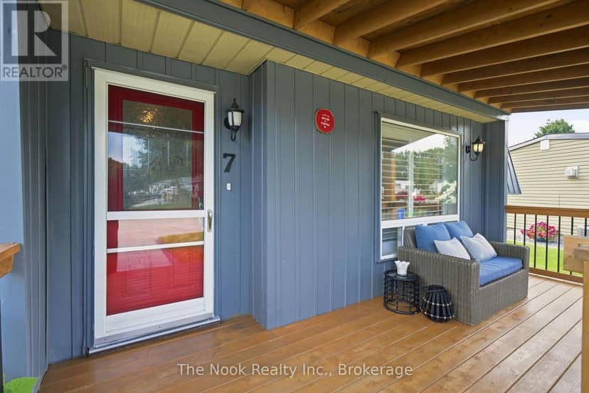 7 Pineridge Crescent — photo 2 of 39