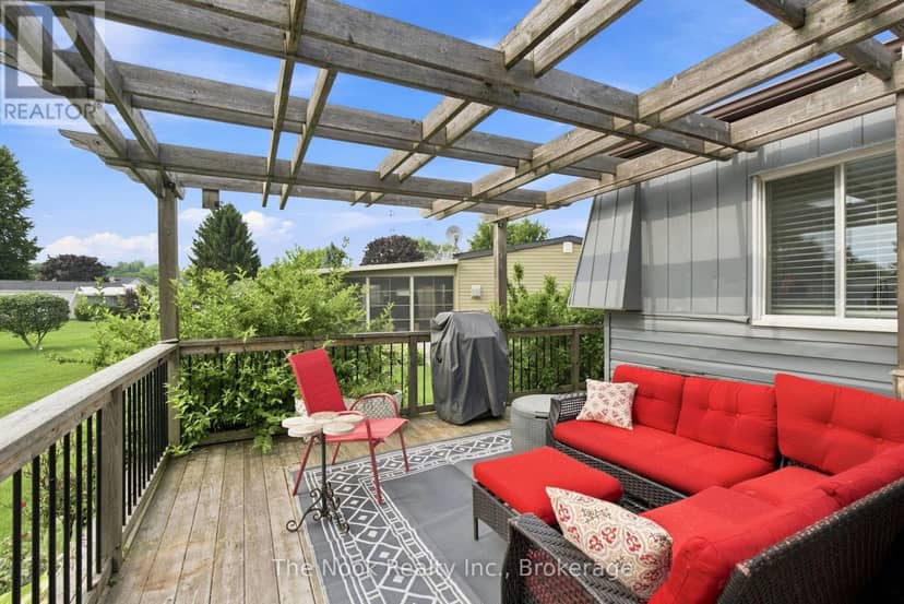 7 Pineridge Crescent — photo 24 of 39