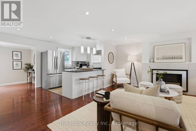 7 Pineridge Crescent — photo 4 of 39