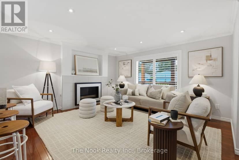 7 Pineridge Crescent — photo 6 of 39