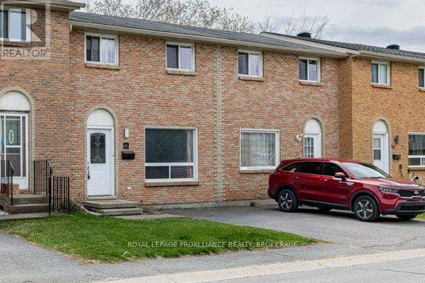 53 - 44 Rosemund Crescent — photo 1 of 34