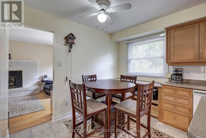 48 Clarendon Crescent — photo 15 of 40