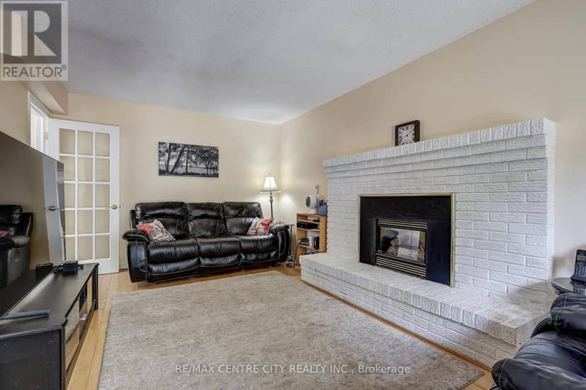 48 Clarendon Crescent — photo 18 of 40