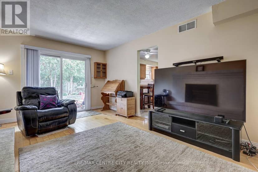 48 Clarendon Crescent — photo 19 of 40