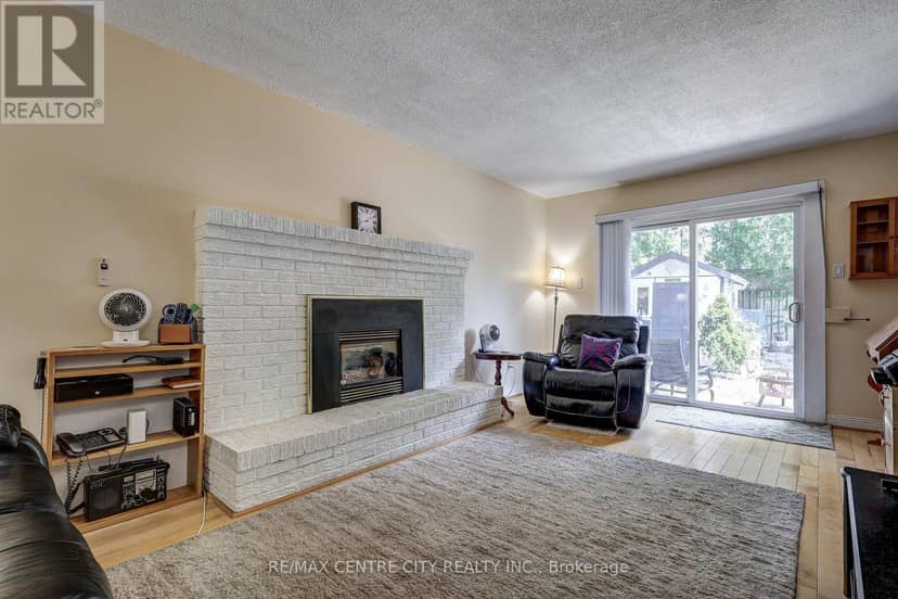 48 Clarendon Crescent — photo 20 of 40