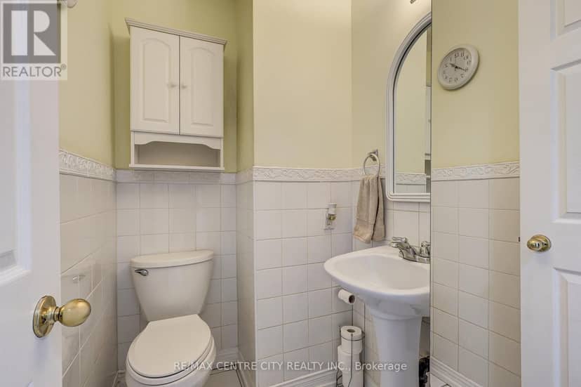 48 Clarendon Crescent — photo 21 of 40