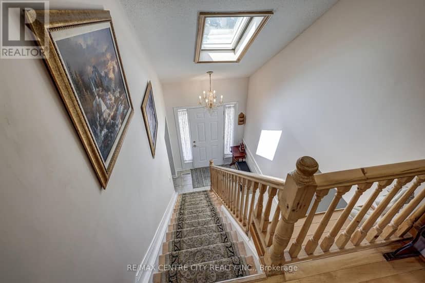 48 Clarendon Crescent — photo 23 of 40