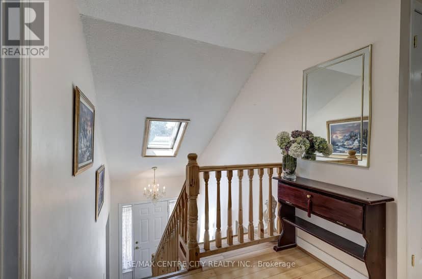 48 Clarendon Crescent — photo 24 of 40