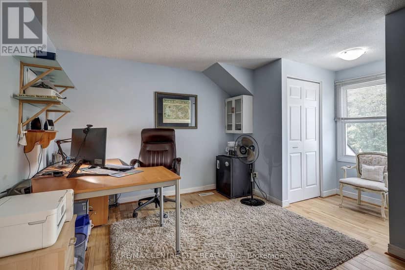 48 Clarendon Crescent — photo 25 of 40