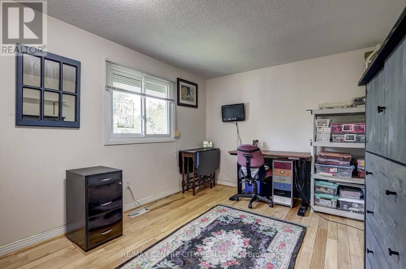 48 Clarendon Crescent — photo 27 of 40