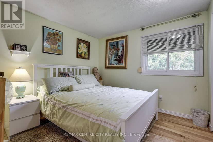48 Clarendon Crescent — photo 29 of 40