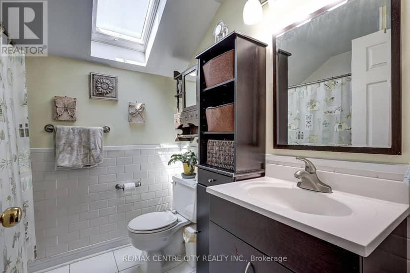 48 Clarendon Crescent — photo 31 of 40