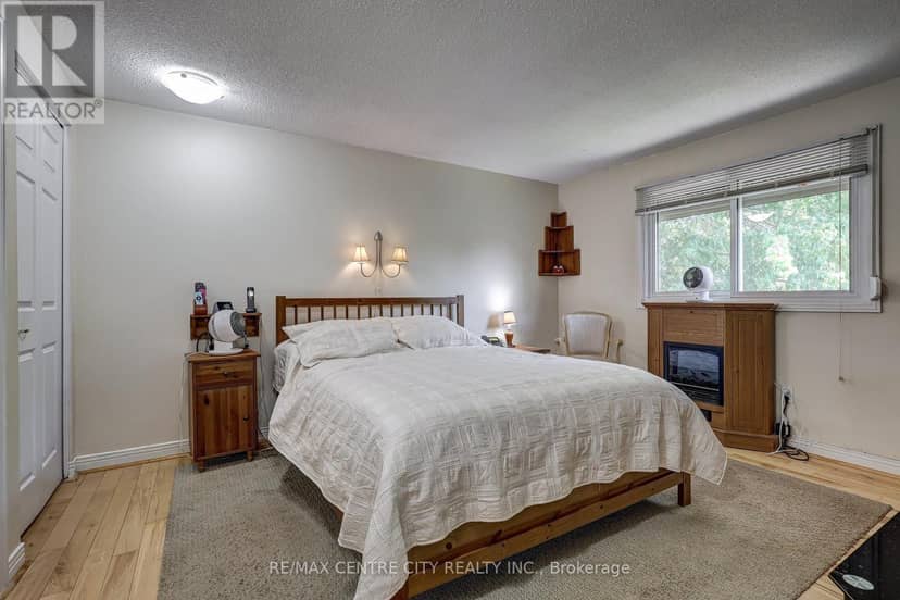 48 Clarendon Crescent — photo 32 of 40