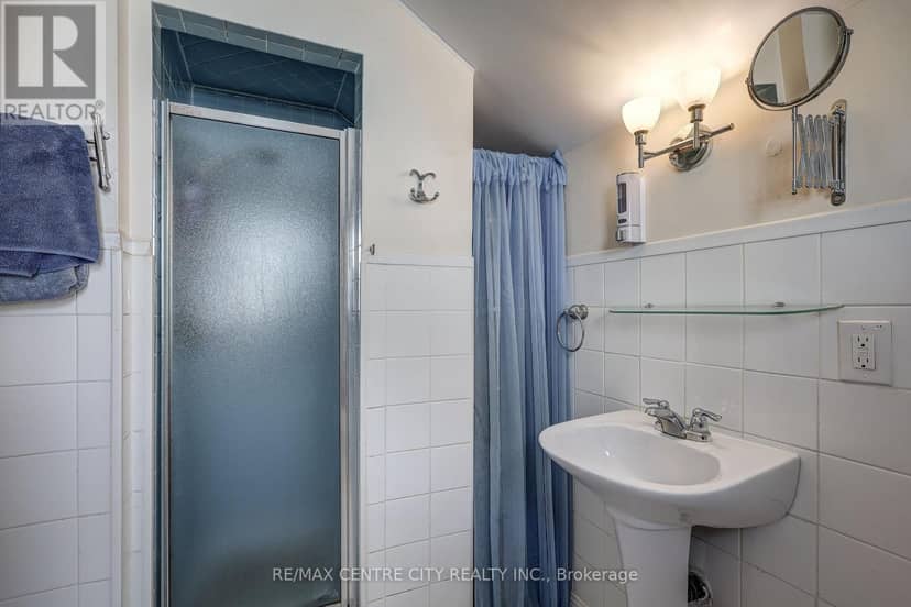 48 Clarendon Crescent — photo 35 of 40