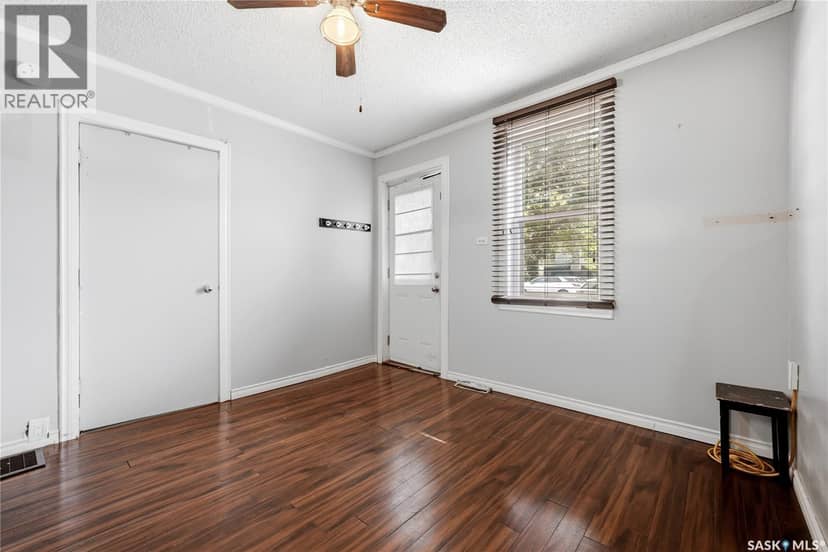558 Osler Street — photo 4 of 22
