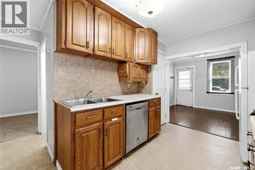 558 Osler Street — photo 7 of 22
