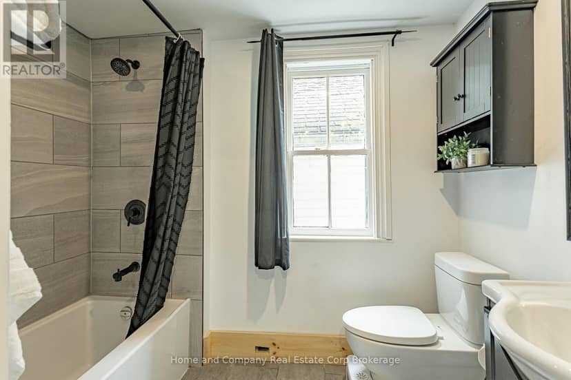 201 John Street — photo 13 of 31