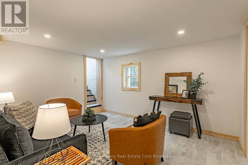 201 John Street — photo 16 of 31