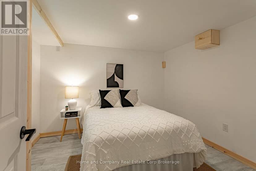 201 John Street — photo 17 of 31