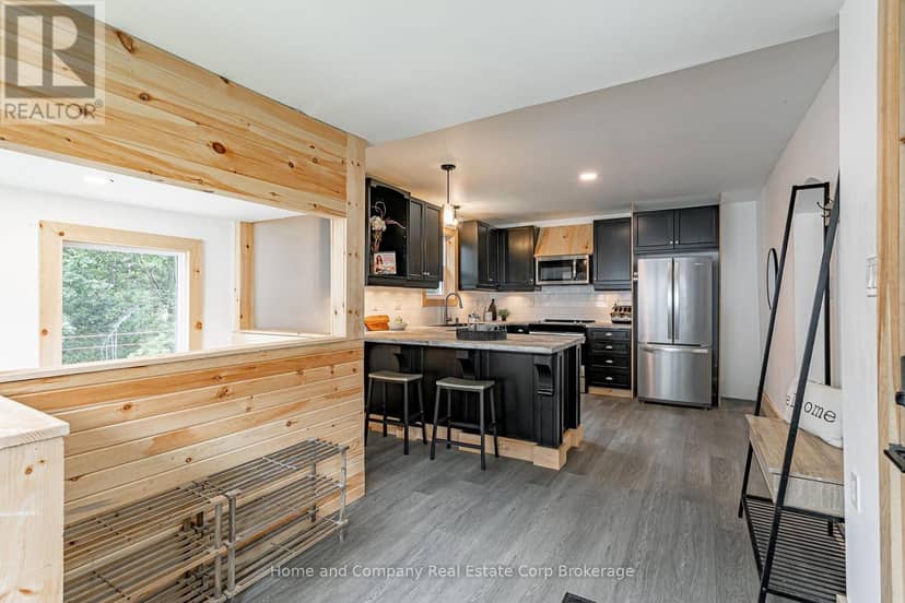 201 John Street, Ingersoll, photo 3
