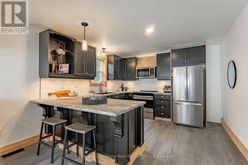201 John Street, Ingersoll, photo 4