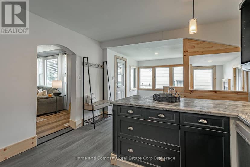 201 John Street, Ingersoll, photo 6