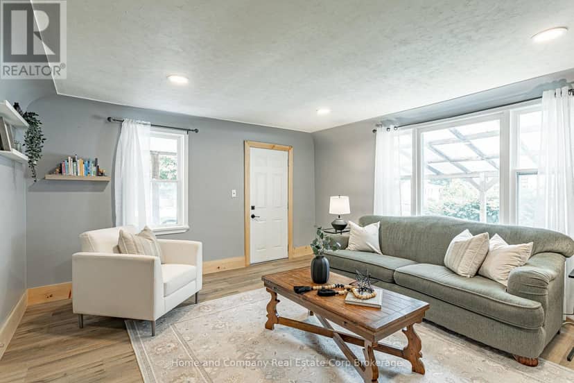 201 John Street, Ingersoll, photo 8