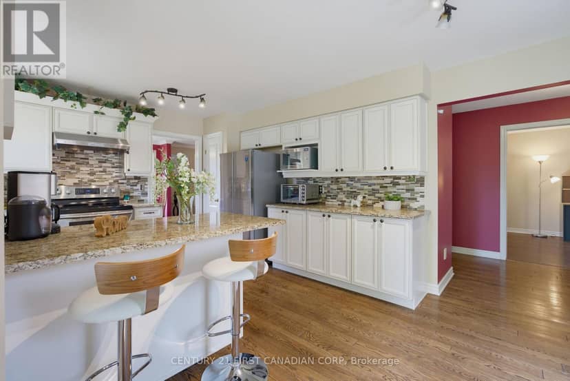 63 - 70 Sunnyside Drive — photo 5 of 40